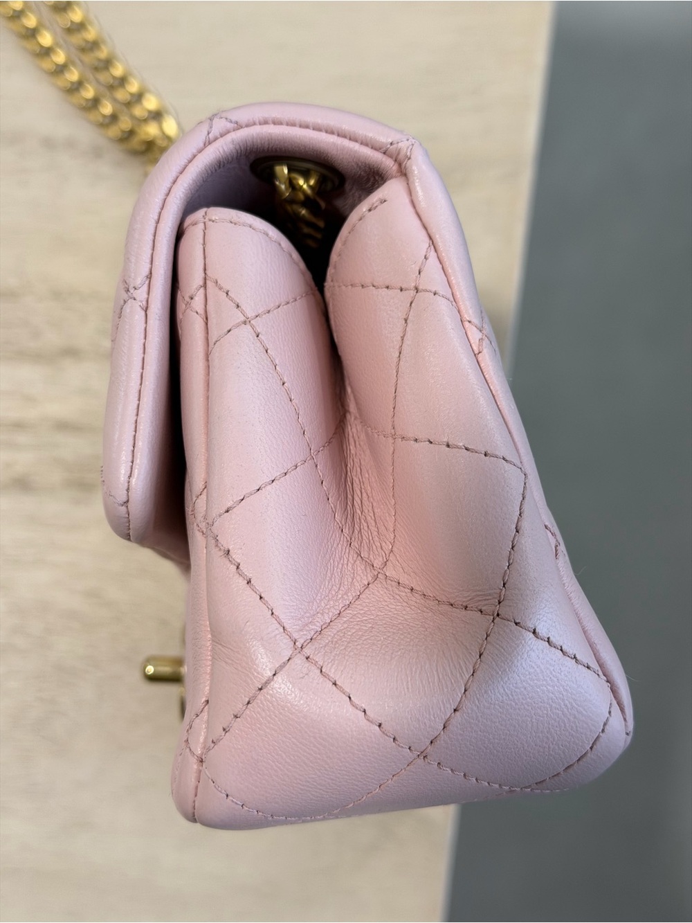 CHANEL Pearl Crush Classic Flap Small Light Pink Lambskin Vintage Gold Hardware - Picture 5 of 11
